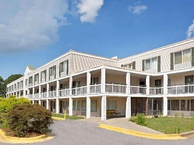 Hotel Baymont By Wyndham College Park Atlanta Airport South
