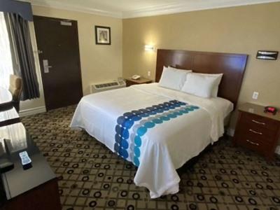 Hotel Baymont By Wyndham College Park Atlanta Airport South 3*