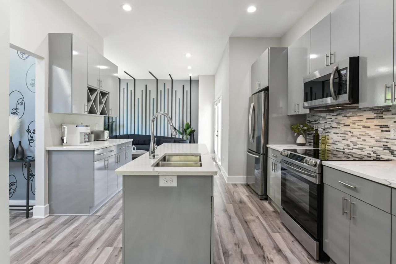 The Red Door - Ultra Modern - Designedbydom Atlanta