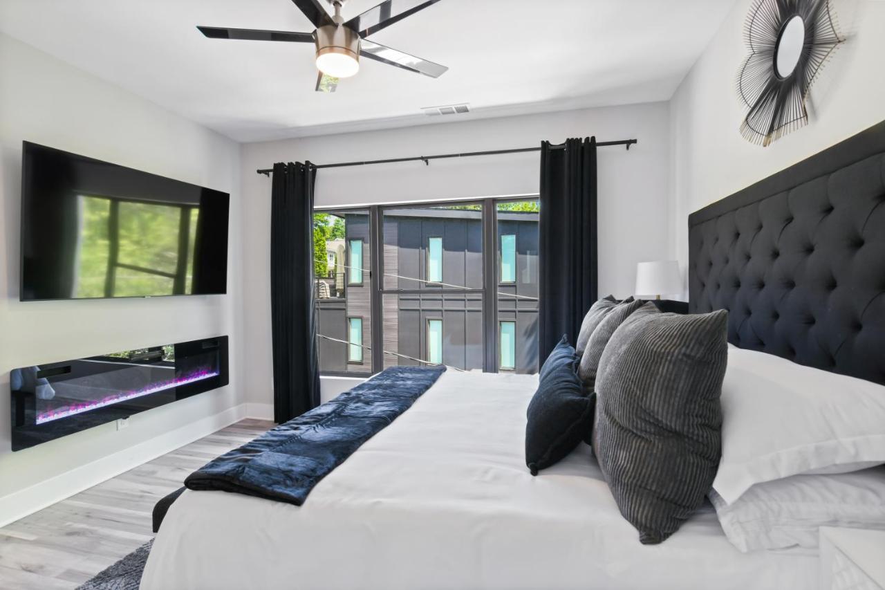 The Red Door - Ultra Modern - Designedbydom