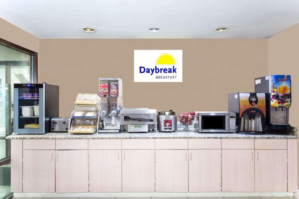 Hotel Baymont By Wyndham College Park Atlanta Airport South 3*