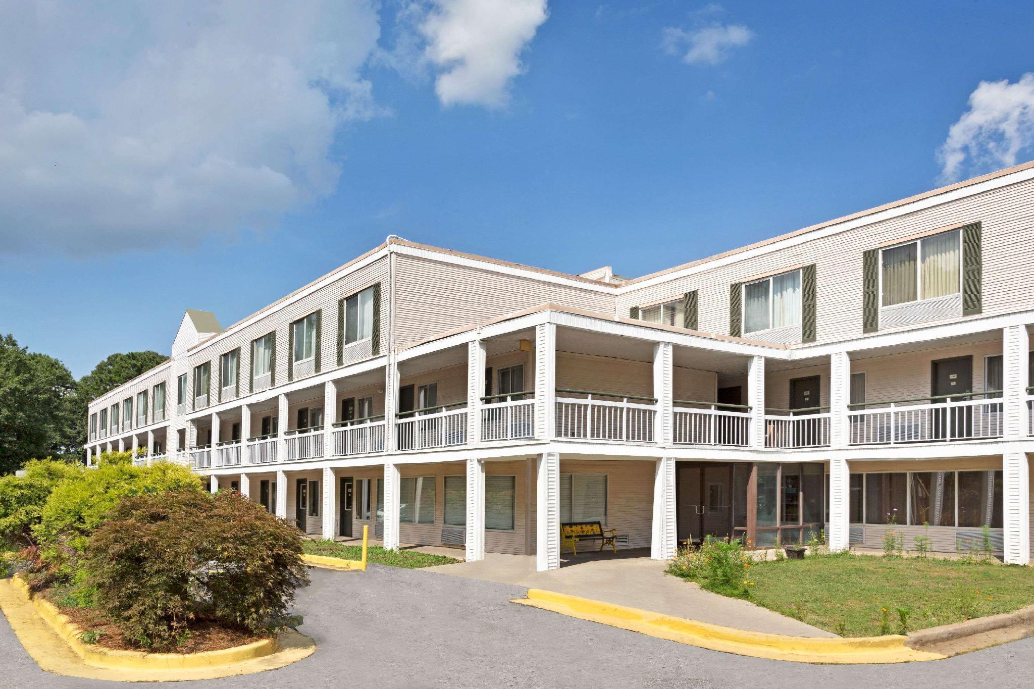 Baymont By Wyndham College Park Atlanta Airport South Hotel