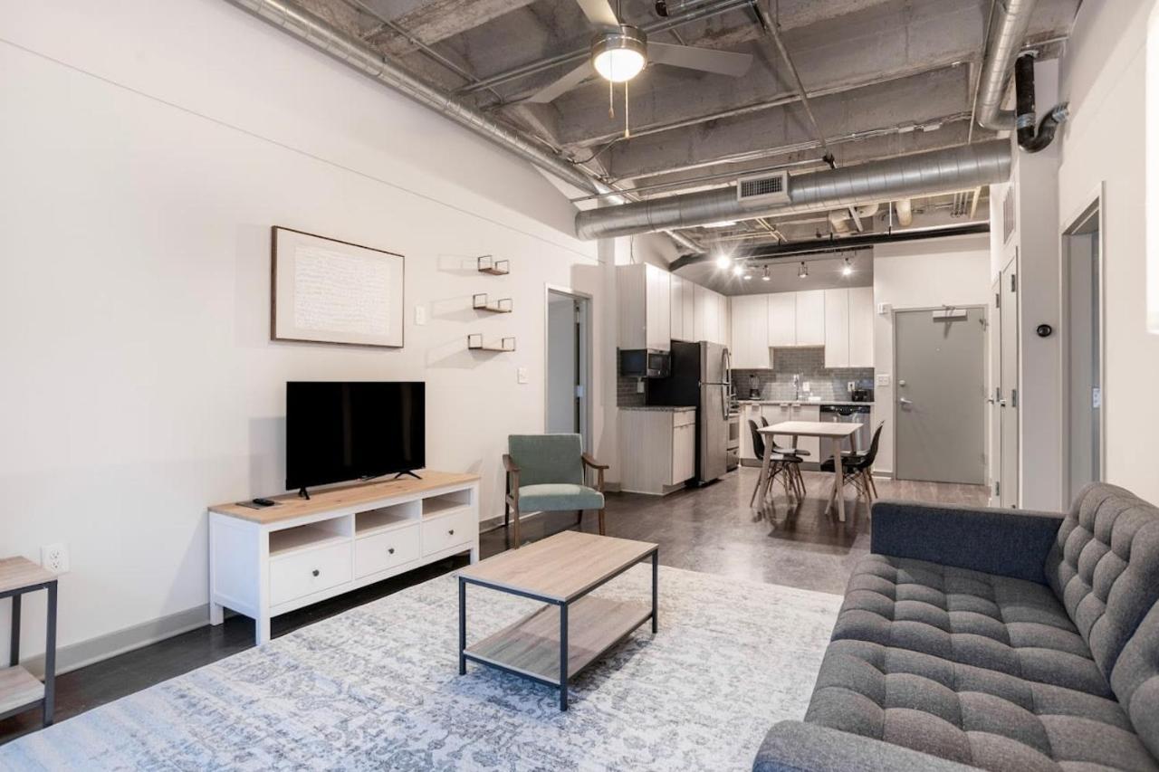 Stylish Living With Free Parking In Midtown *