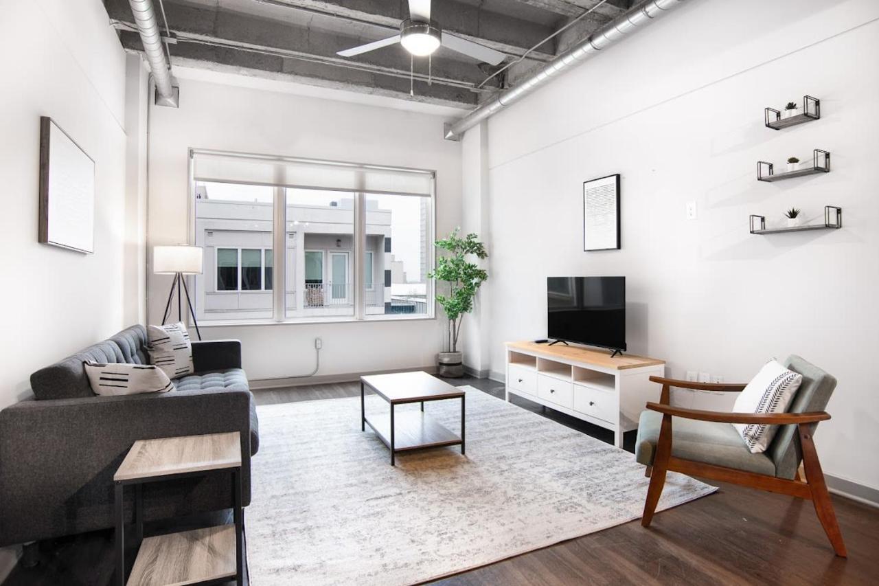 Stylish Living With Free Parking In Midtown *