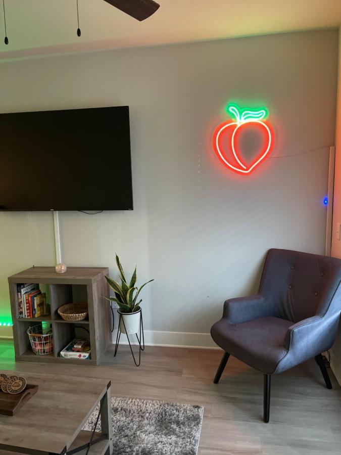 The Center Peach Apartment