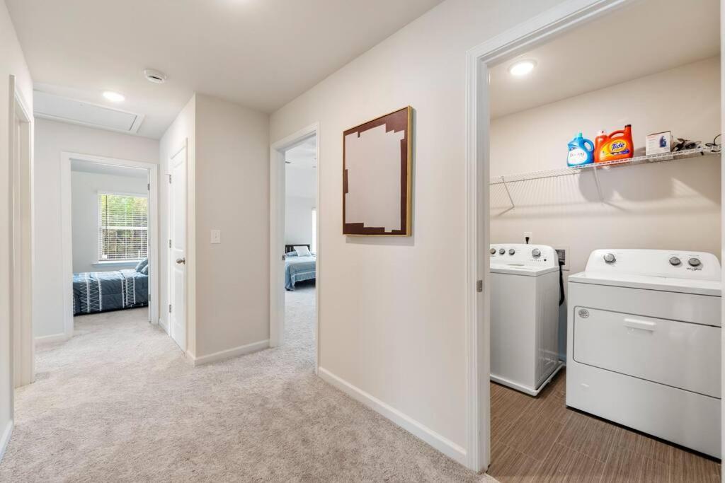 Holiday home Brand New Modern House! 10min From Atl Airport