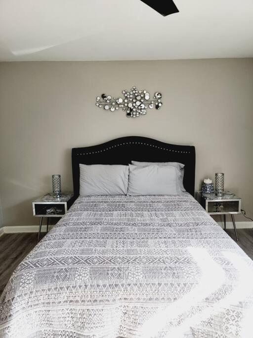 City Living W/ Free Parking. 9 Miles From Truist! Apartment Atlanta