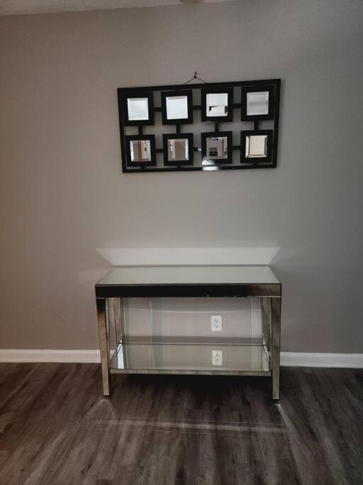 City Living W/ Free Parking. 9 Miles From Truist! Apartment