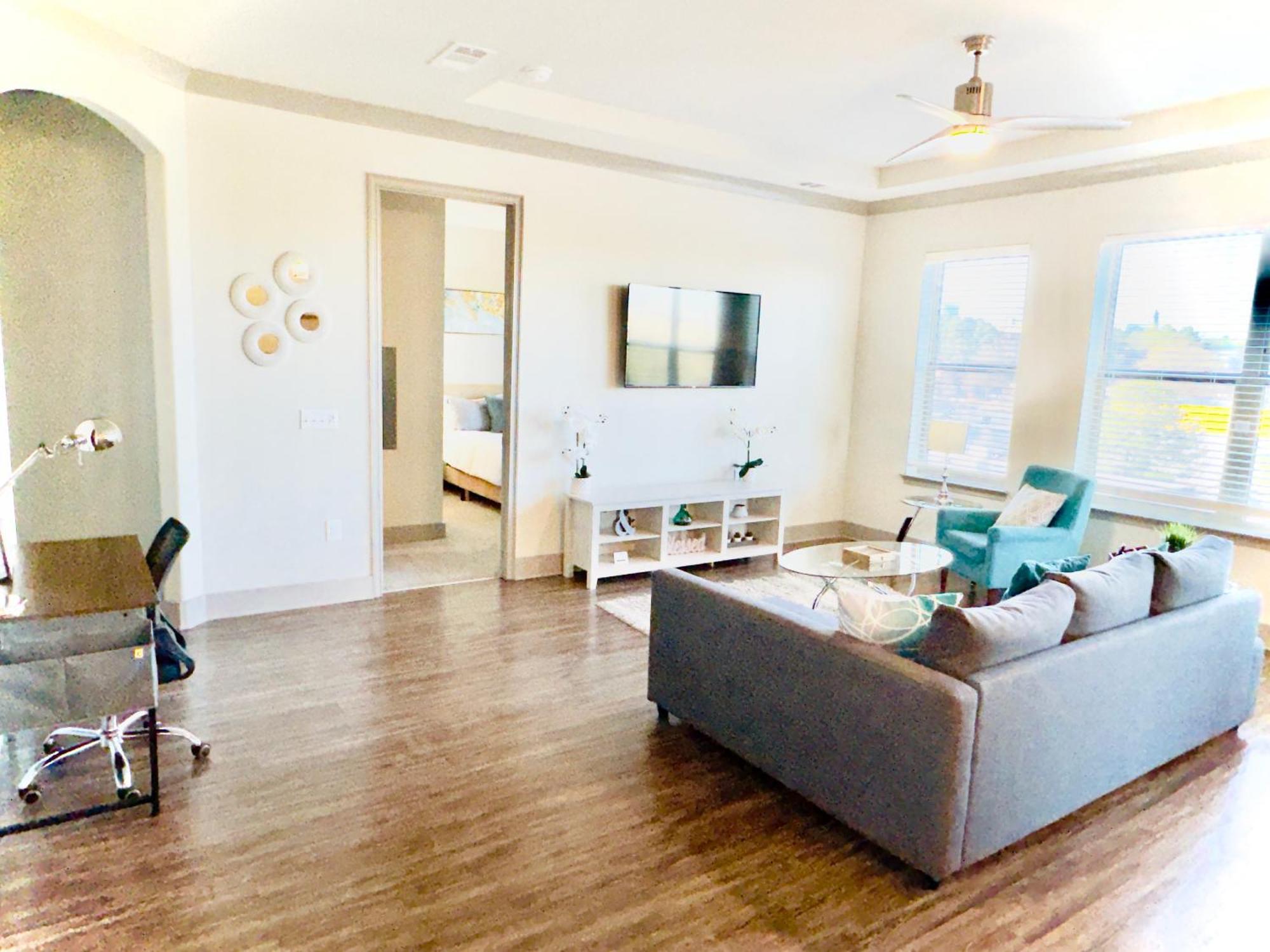 Buckhead Quarters- Spacious With Private Balcony