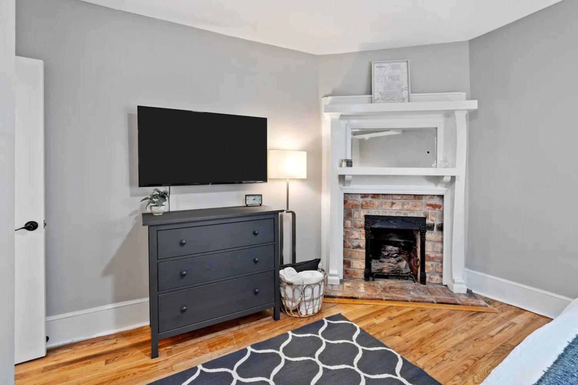 Apartment Crest Homes *