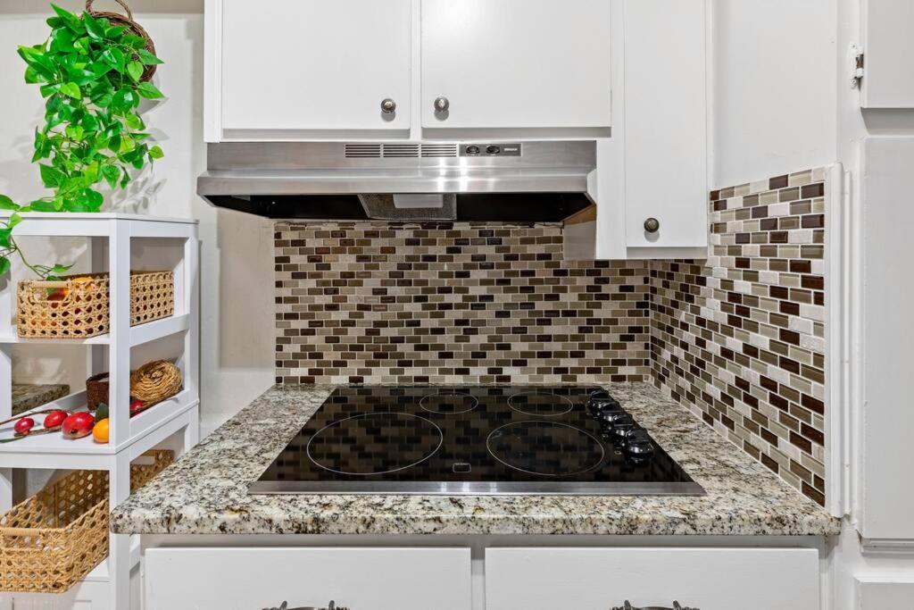Cozy Buckhead - Great Area, Free Easy Parking, Near Shops And Restaurants Apartment *