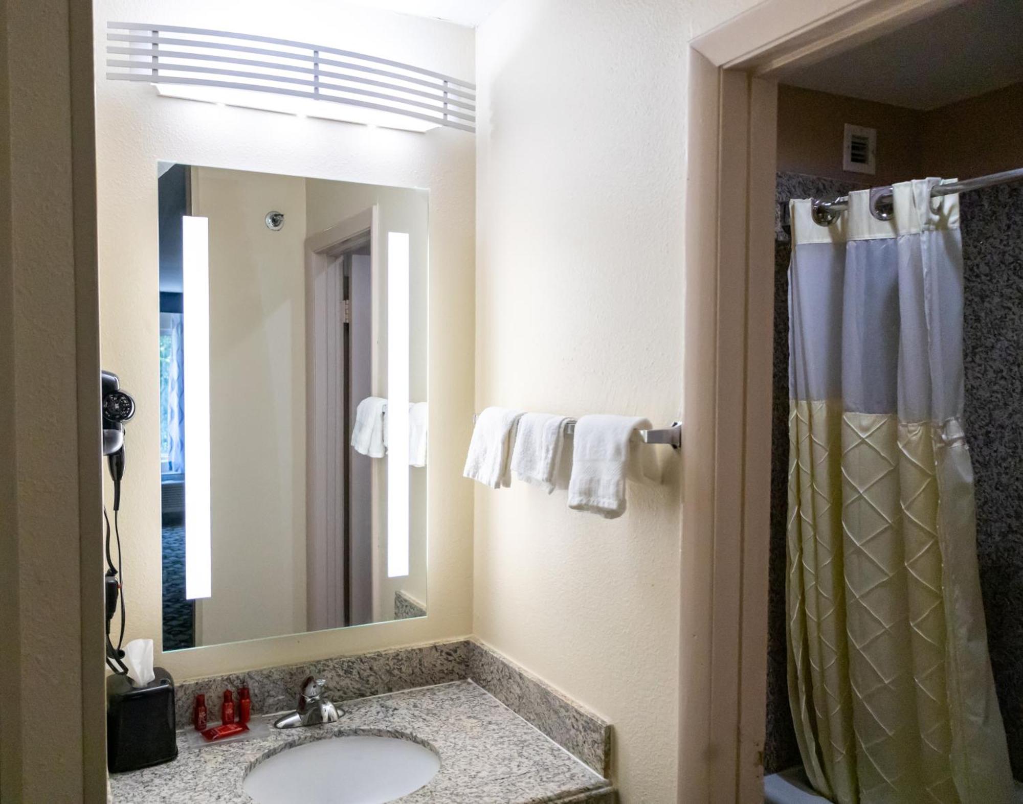 Hotel Baymont By Wyndham College Park Atlanta Airport South