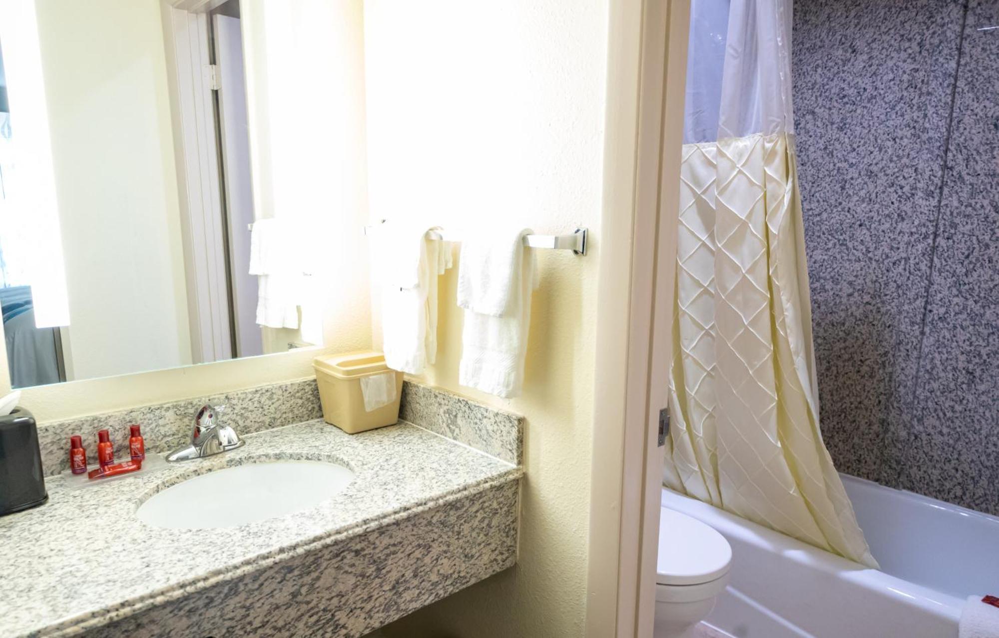 Hotel Baymont By Wyndham College Park Atlanta Airport South 3*