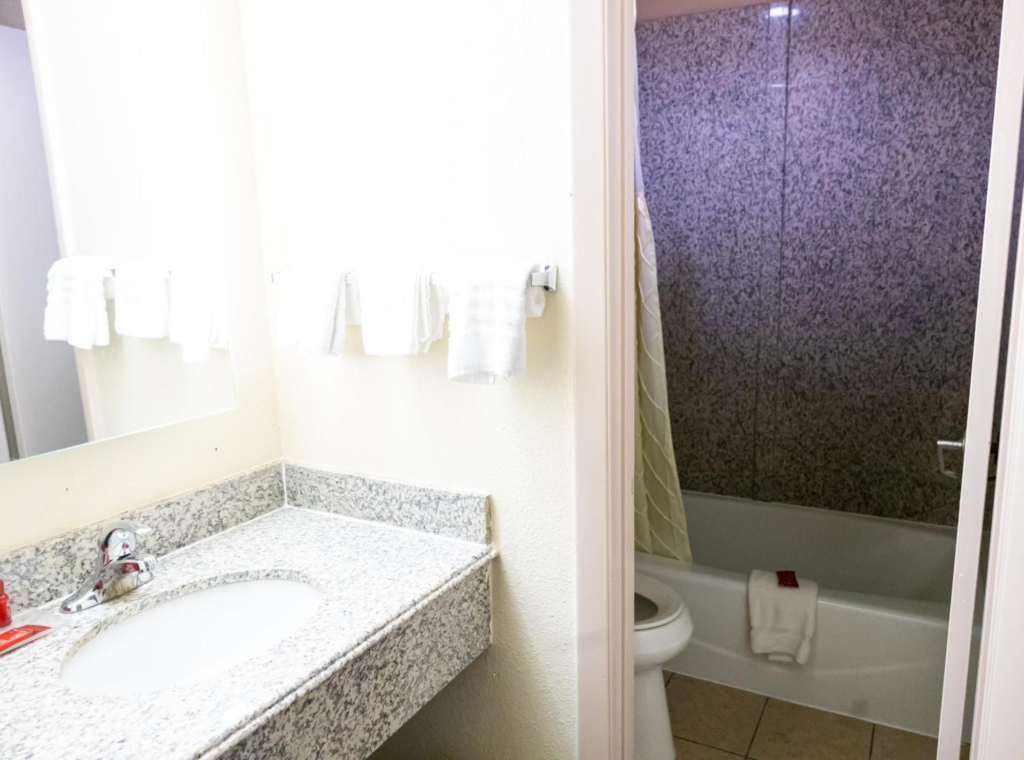 Baymont By Wyndham College Park Atlanta Airport South Hotel 3*