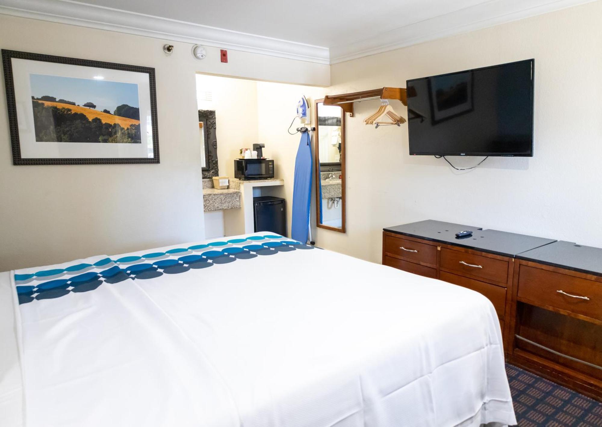 Hotel Baymont By Wyndham College Park Atlanta Airport South 3*
