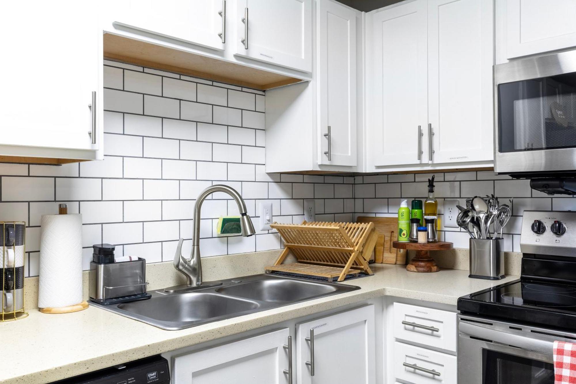 Apartment Modern Swank Luxury Aptmins The Battery3bd2br