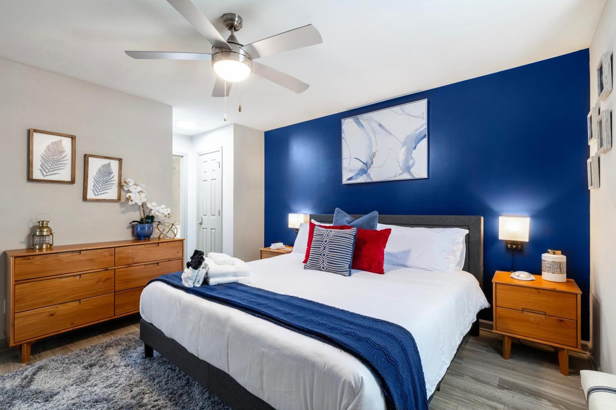Apartment Modern Swank Luxury Aptmins The Battery3bd2br