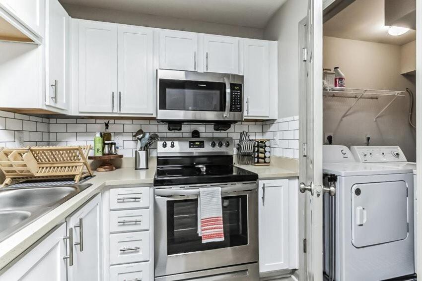 Modern Swank Luxury Aptmins The Battery3bd2br Apartment Atlanta