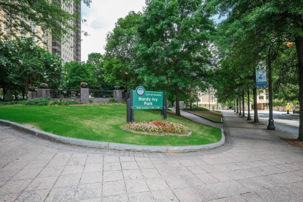 Center Downtown! King Bed! Private Balcony! Pt8i Atlanta
