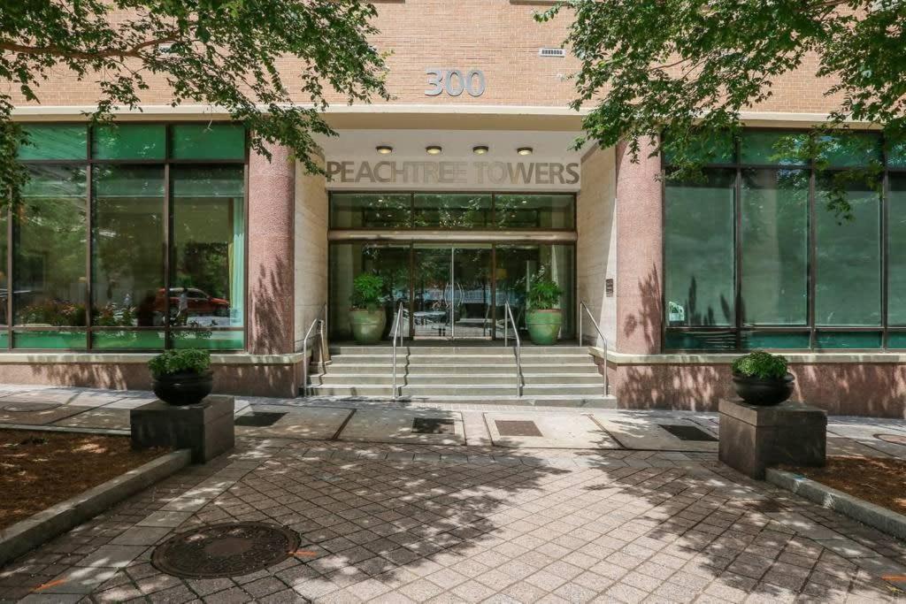 Center Downtown! King Bed! Private Balcony! Pt8i Atlanta