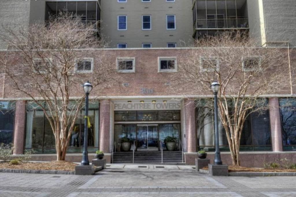 Center Downtown! King Bed! Private Balcony! Pt8i