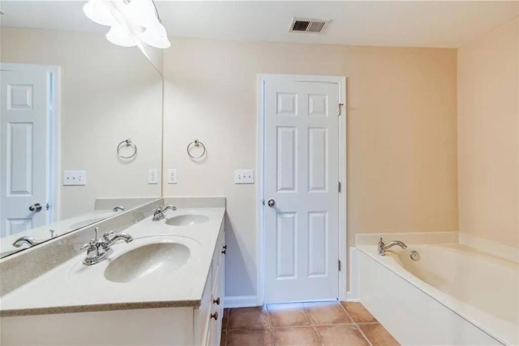 Holiday home Luxury Pink Cascades Oasis - Gated Community Atlanta