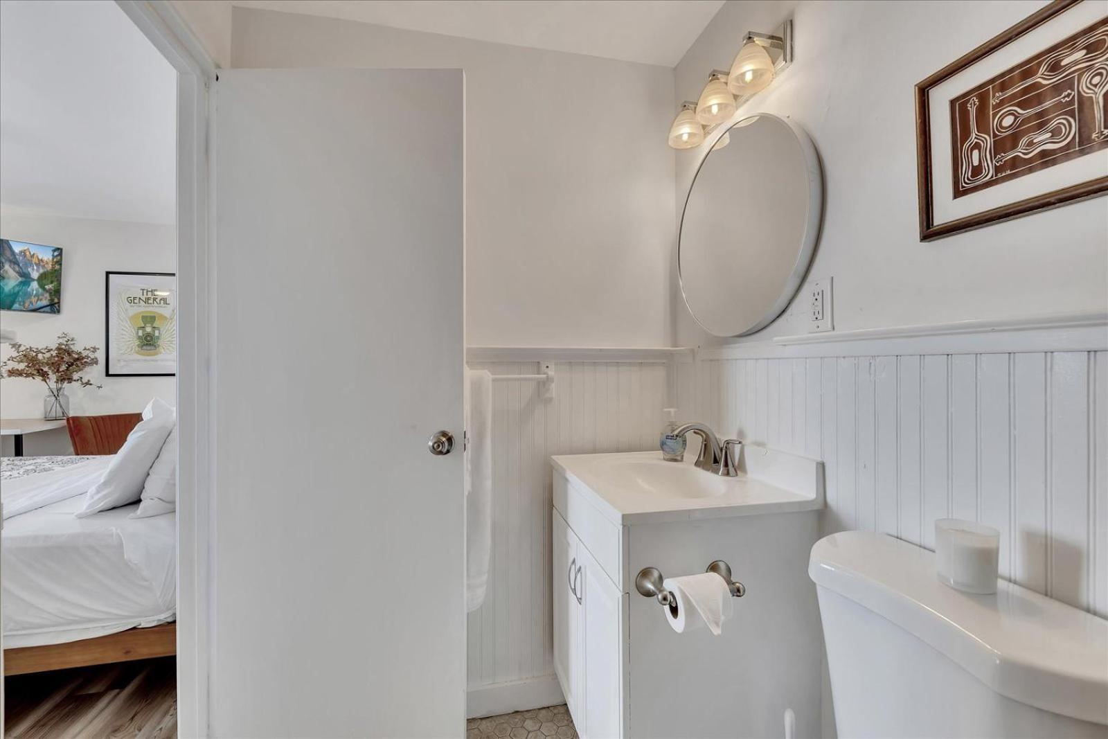 Holiday home Modern Twist In A Historic Building, Sleeps 6 *