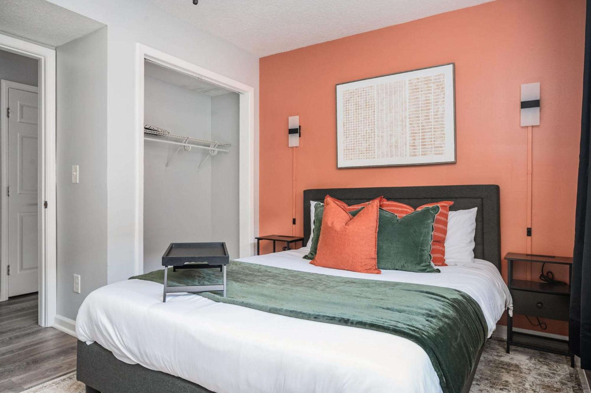 The Traveler's Retreat, 5 Mins To Airport And 15 Mins To Downtown Apartment *