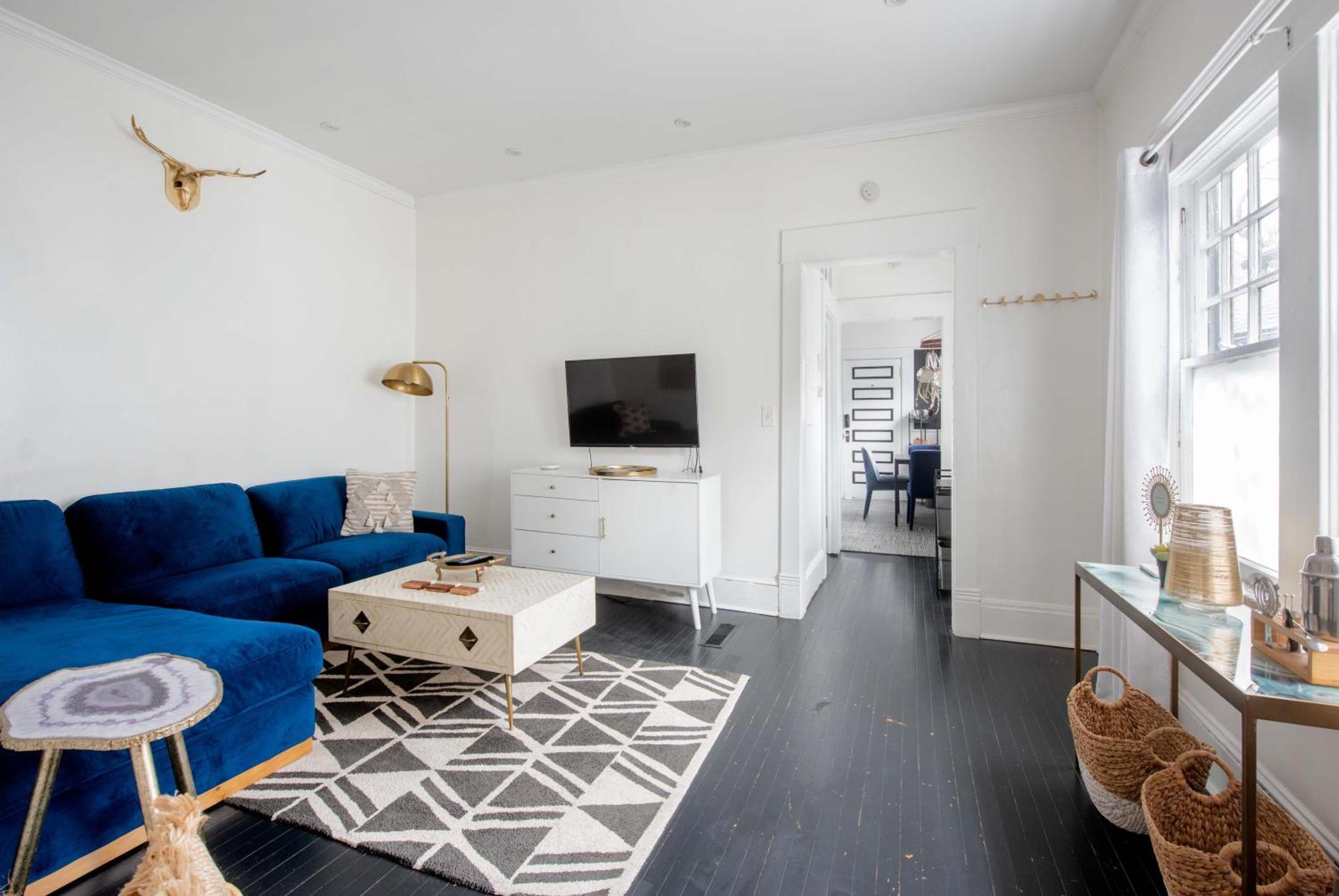 Stag Apartment *