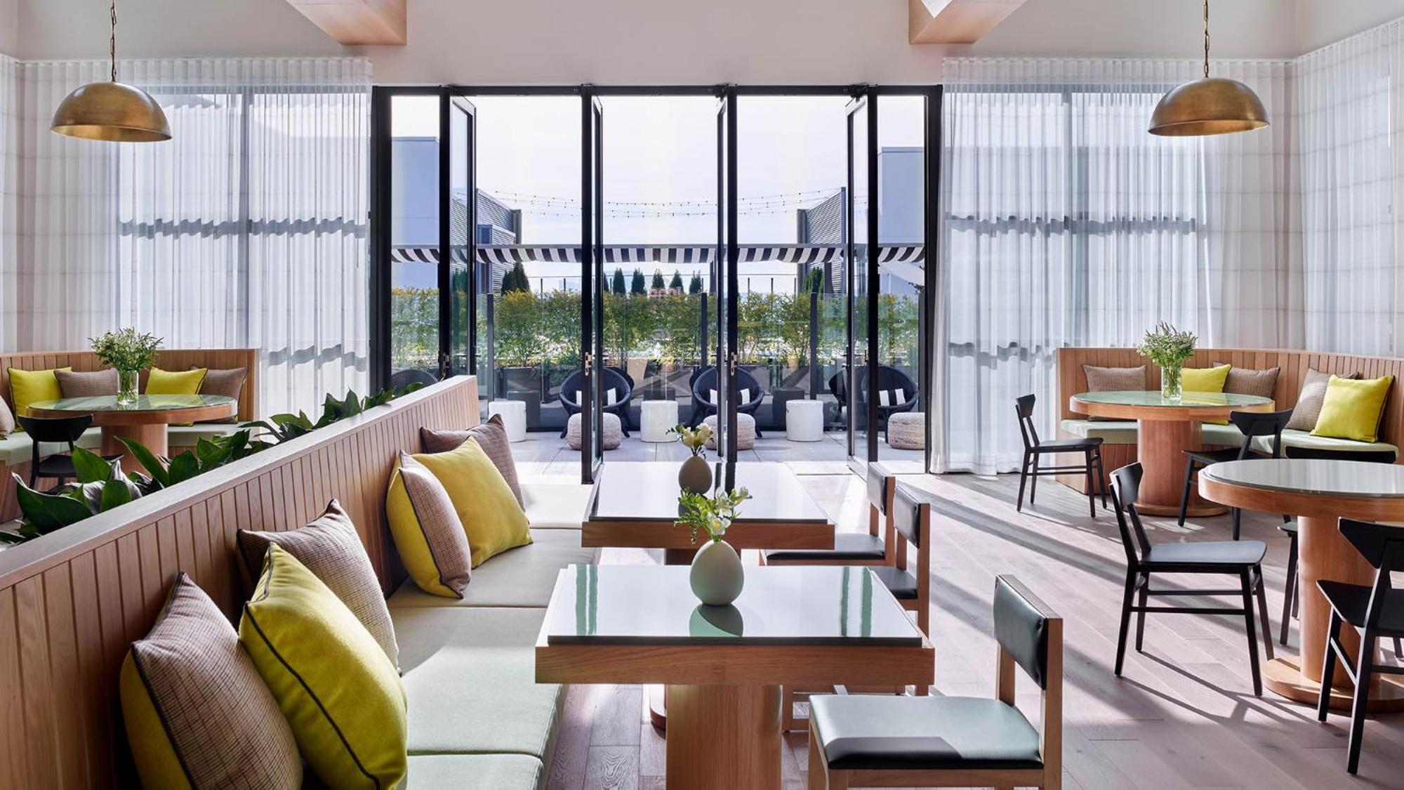 Sentral West Midtown At Star Metals Hotel