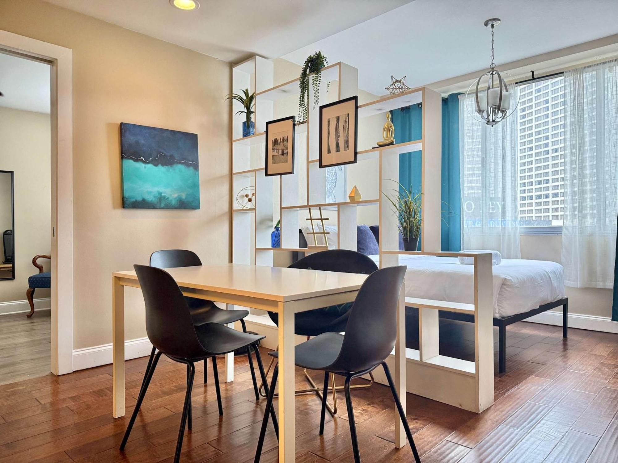 Downtown! 2bd View Onsite Parking King Lm809 Holiday home *