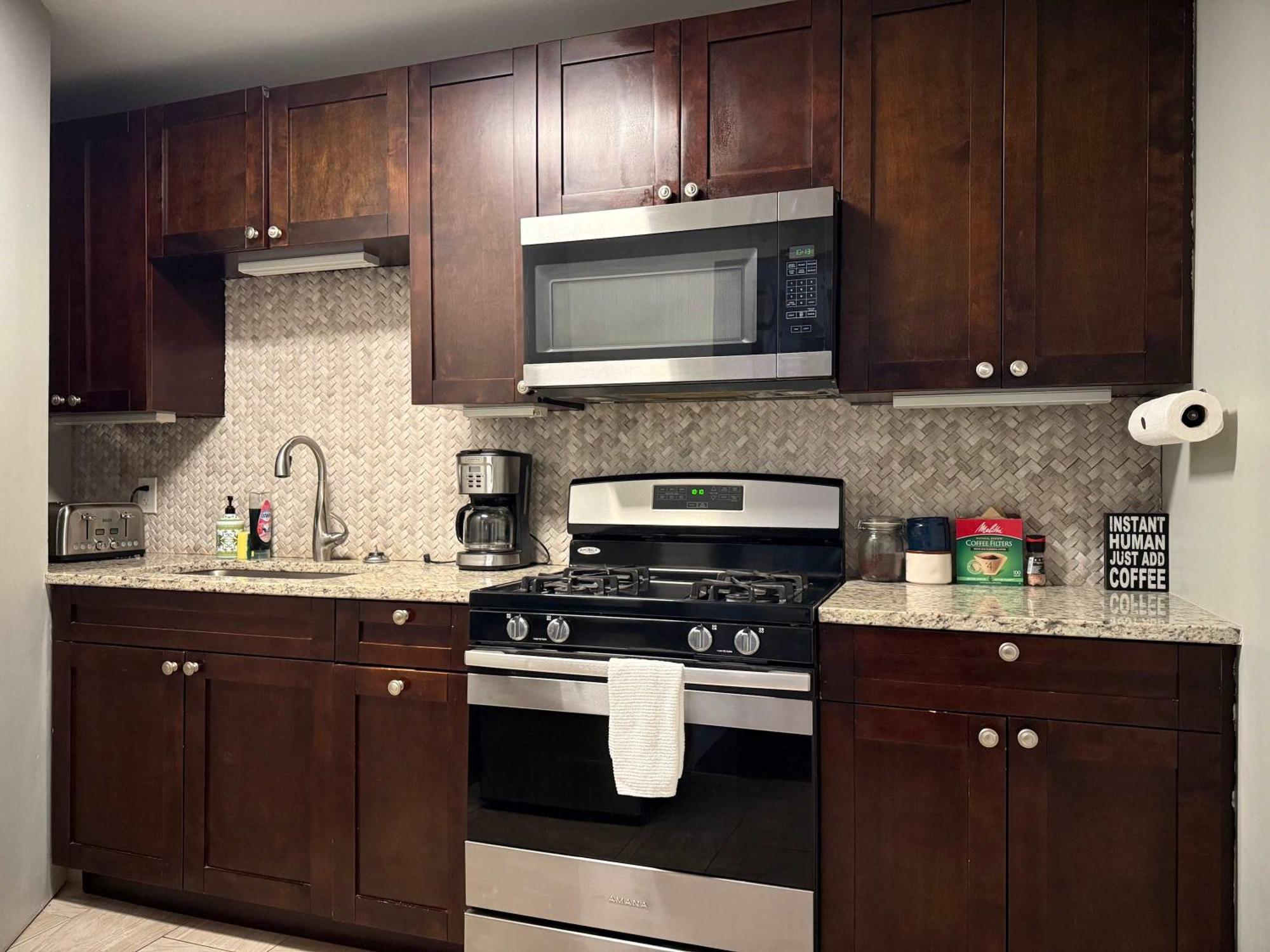 Downtown! 2bd View Onsite Parking King Lm809 *