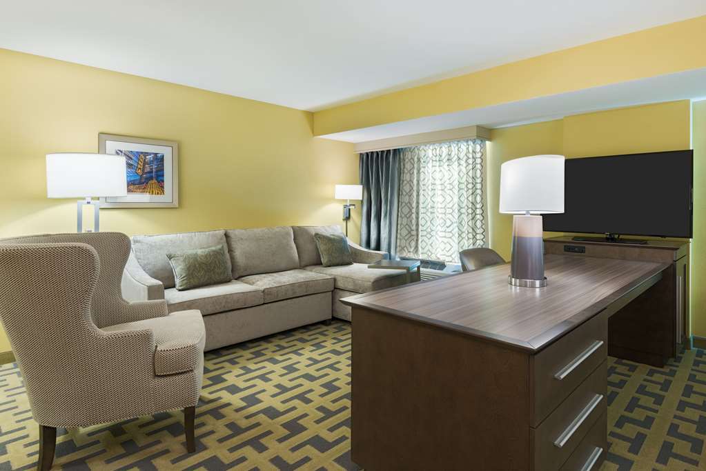 Hampton & Buckhead Place Hotel