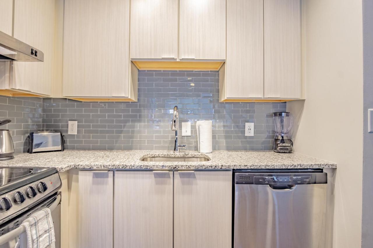 Amazing Fully Furnished Apartment